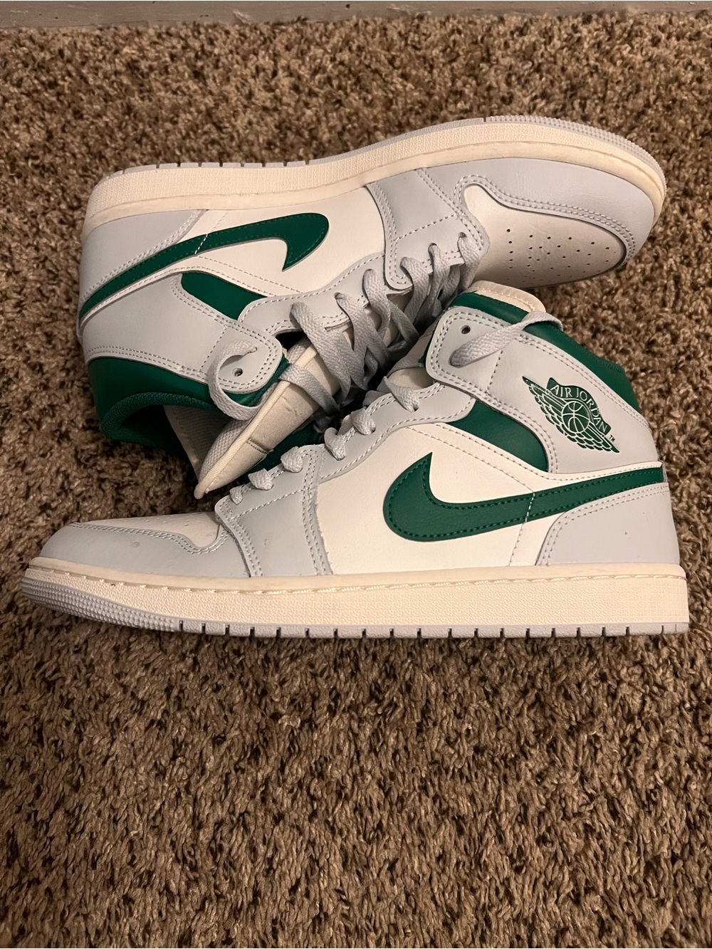 Nike Air Jordan 1 Mid - White & Green